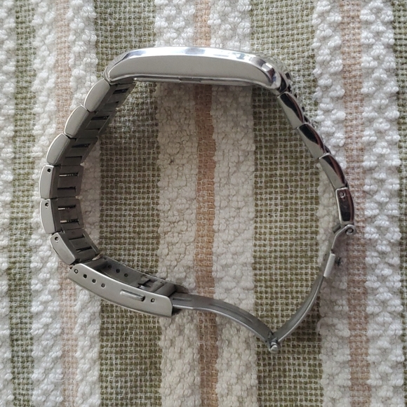 Tommy Hilfiger square face time/date watch - Picture 4 of 6